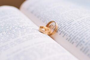 結婚後に必要な生命保険の見直しポイントは？